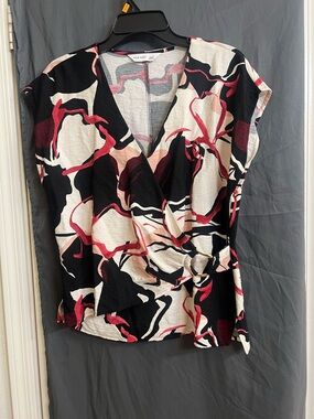 Nine West Black & Cream & pink Abstract Print Wrap Top with Gold Accents size L